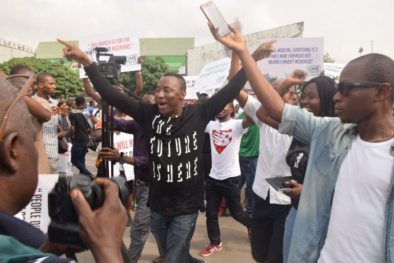 BREAKING: DSS Operatives reportedly Abduct Sowore Inside Abuja Court After Judge Orders Kuje Prison Remand